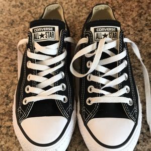 Almost new low top converse. Men’s 5, women’s 7.